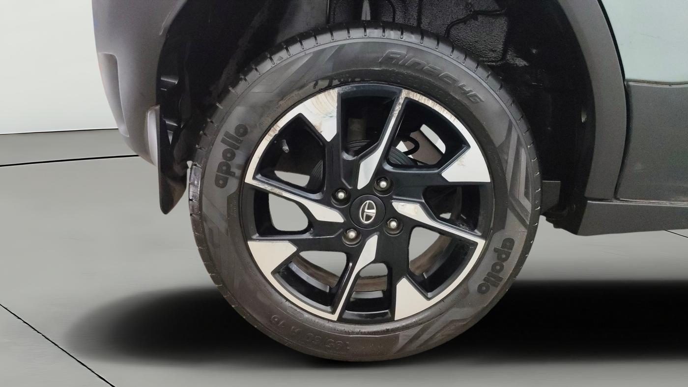 2021 Tata PUNCH CREATIVE  AMT, Petrol, Automatic, 22,727 km, Right Rear Wheel