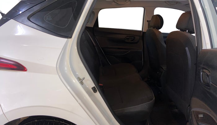 2020 Hyundai NEW I20 MAGNA 1.2 MT, Petrol, Manual, 67,908 km, Right Side Rear Door Cabin