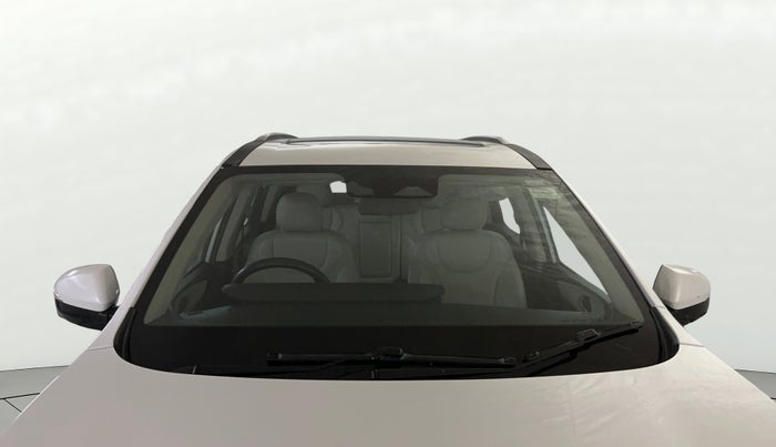 2022 Mahindra XUV700 AX 7 LUXURY D MT 7 STR, Diesel, Manual, 48,333 km, Front Windshield