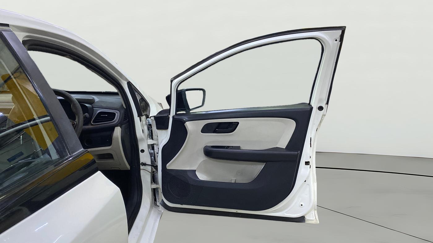 2023 Tata ALTROZ XE CNG, CNG, Manual, 65,622 km, RHS Front Door