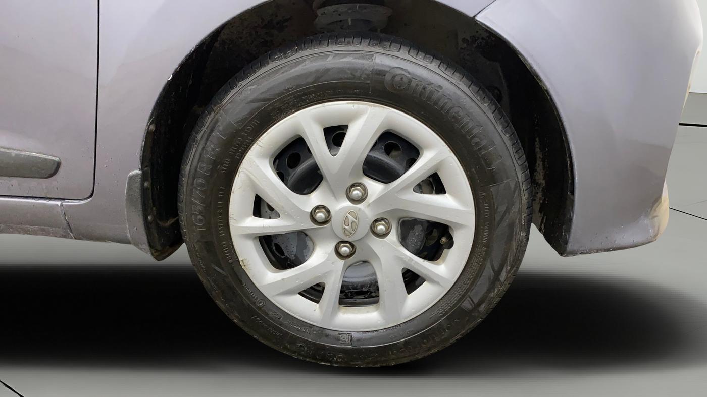 2017 Hyundai Grand i10 MAGNA AT 1.2 KAPPA VTVT, Petrol, Automatic, 67,036 km, Right Front Wheel