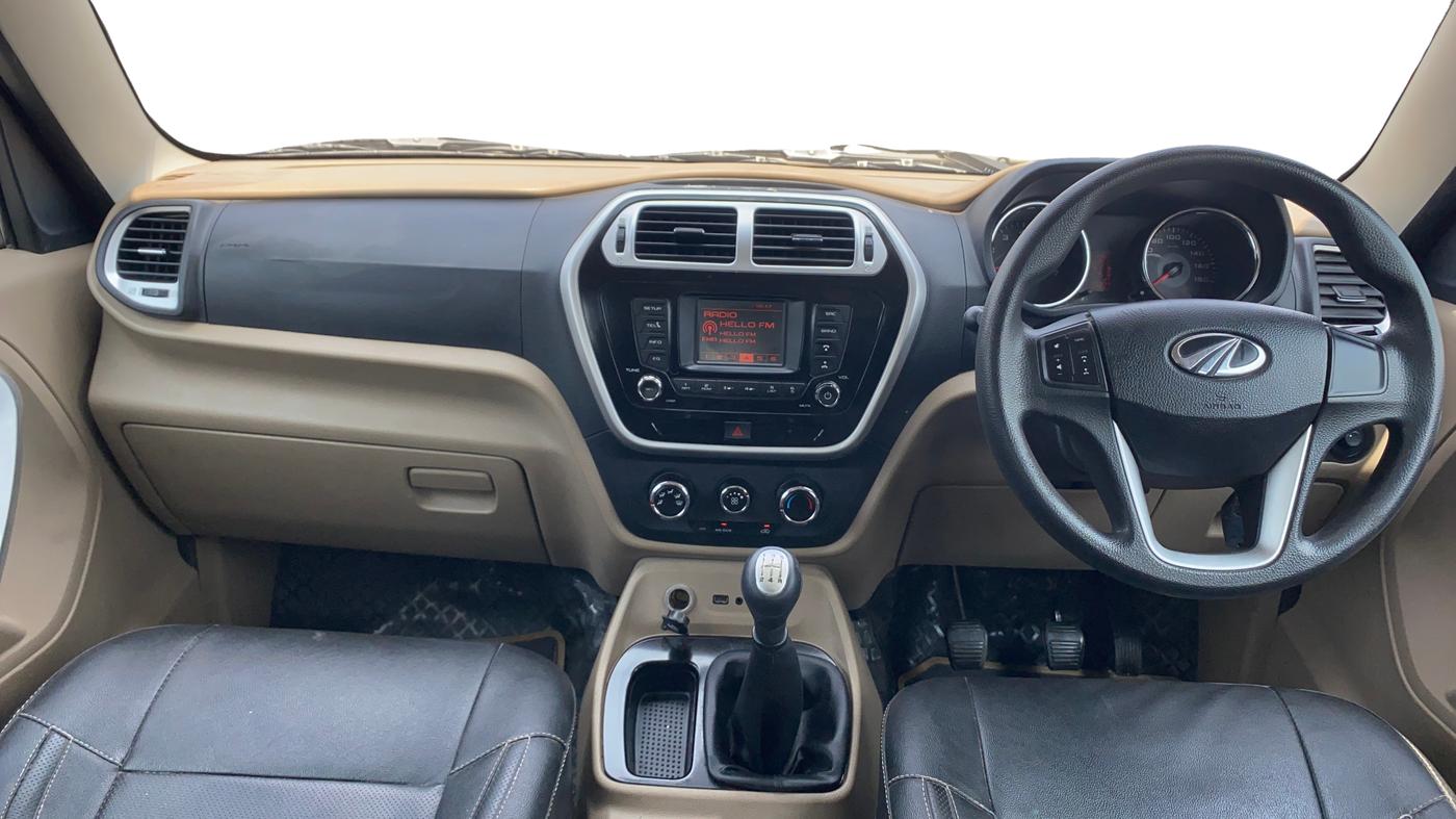 2017 Mahindra TUV300 T8, Diesel, Manual, 59,412 km, Dashboard