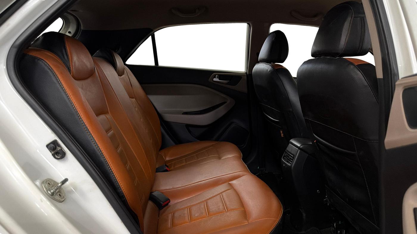 2019 Hyundai Elite i20 MAGNA PLUS 1.2, Petrol, Manual, 78,236 km, Right Side Rear Door Cabin