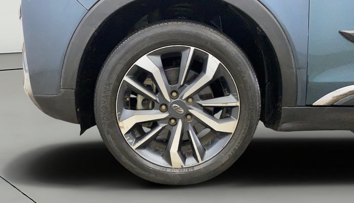 2021 Mahindra XUV300 W8 (O) 1.2 PETROL AMT, Petrol, Automatic, 45,205 km, Left Front Wheel
