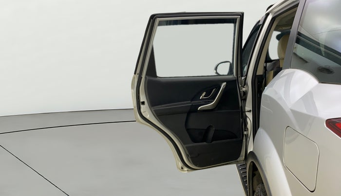 2021 Mahindra XUV500 W9, Diesel, Manual, 1,00,157 km, LHS Rear Door