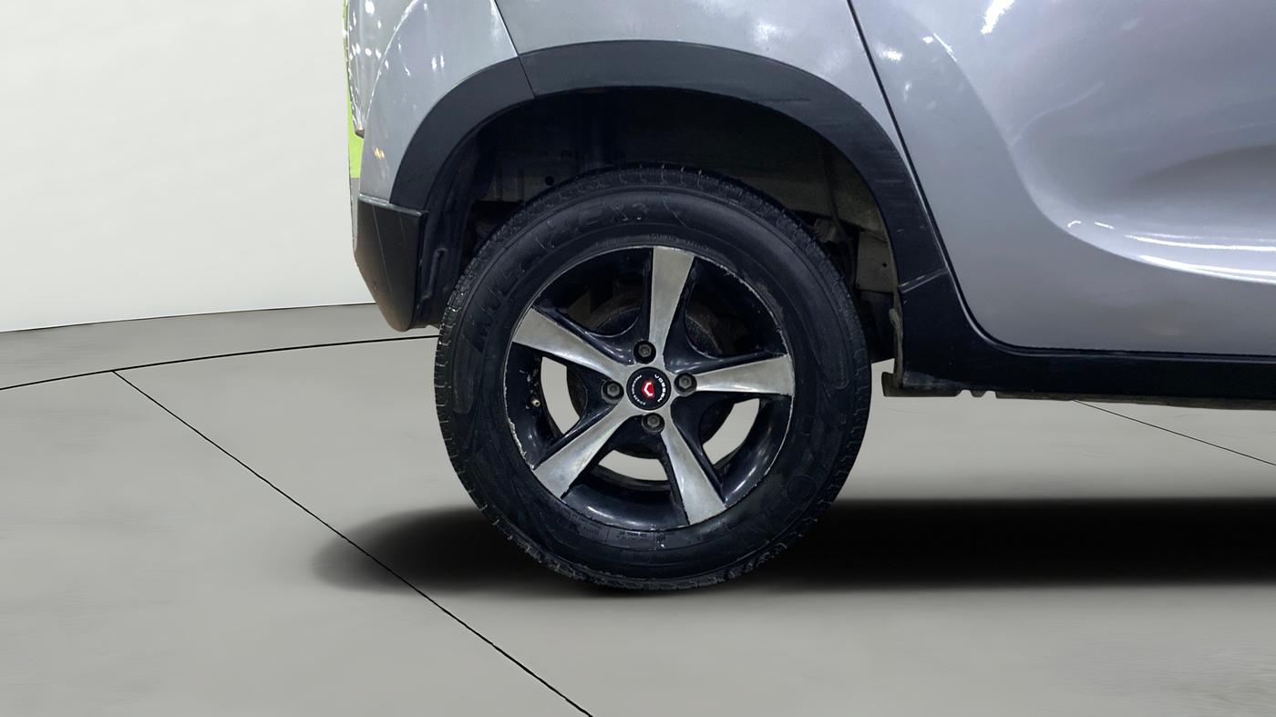 2017 Mahindra Kuv100 K4 5 STR, Petrol, Manual, 79,684 km, Right Rear Wheel