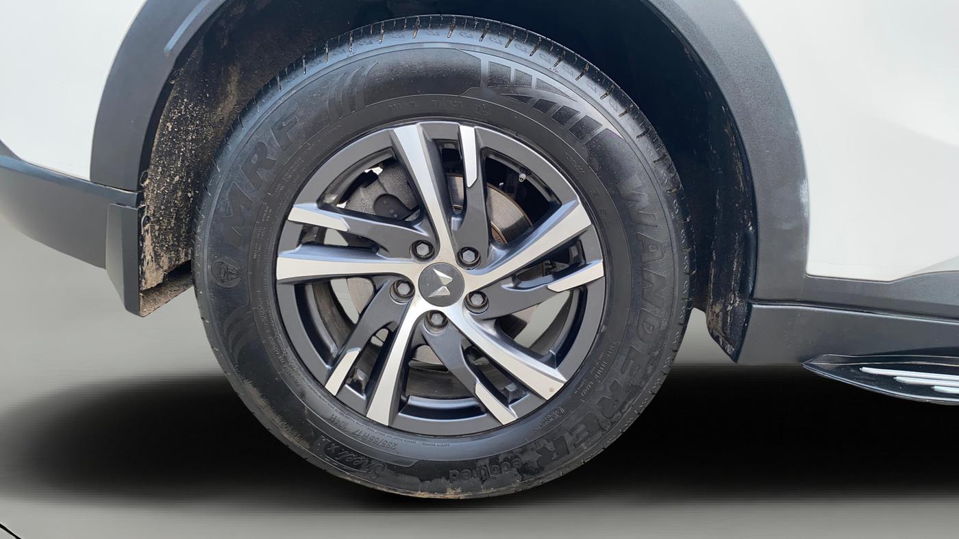 2022 Mahindra XUV700 AX 5 D AT 5 STR, Diesel, Automatic, 31,102 km, Right Rear Wheel