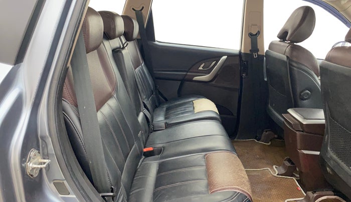 2014 Mahindra XUV500 W8, Diesel, Manual, 77,260 km, Right Side Rear Door Cabin