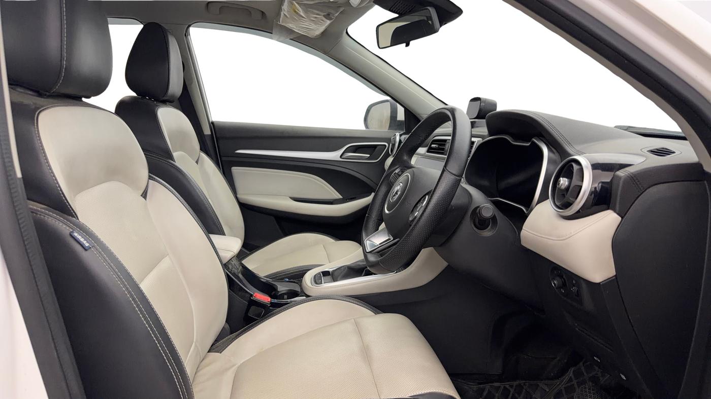 2023 MG ASTOR SHARP 1.5 CVT, Petrol, Automatic, 27,676 km, Right Side Front Door Cabin