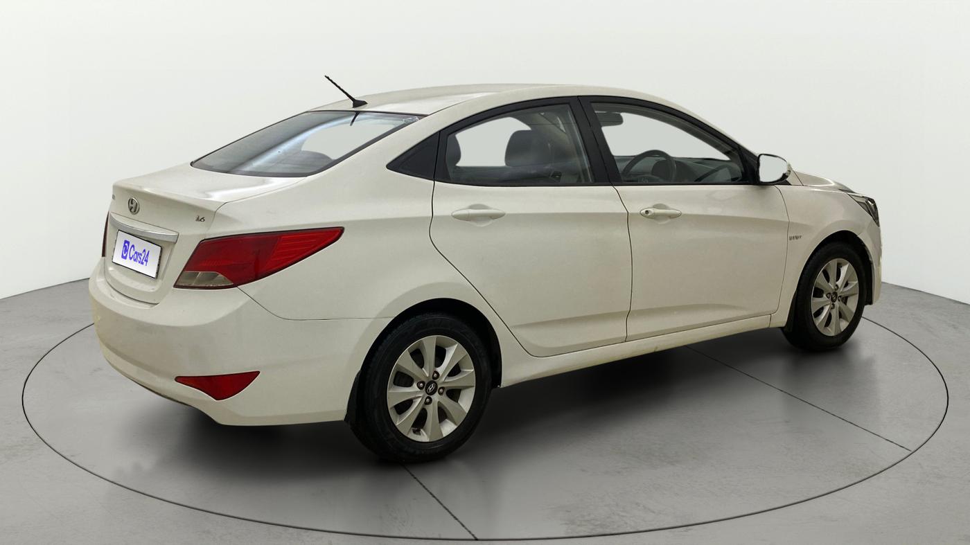 2015 Hyundai Verna FLUIDIC 4S 1.6 VTVT S(O), CNG, Manual, 46,565 km, Right Back Diagonal