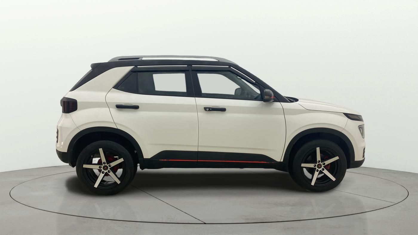 2023 Hyundai VENUE SX 1.2 PETROL, Petrol, Manual, 18,222 km, Right Side View