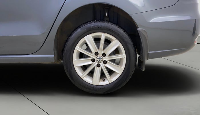 2016 Volkswagen Vento HIGHLINE 1.6 MPI, Petrol, Manual, 1,13,438 km, Left Rear Wheel