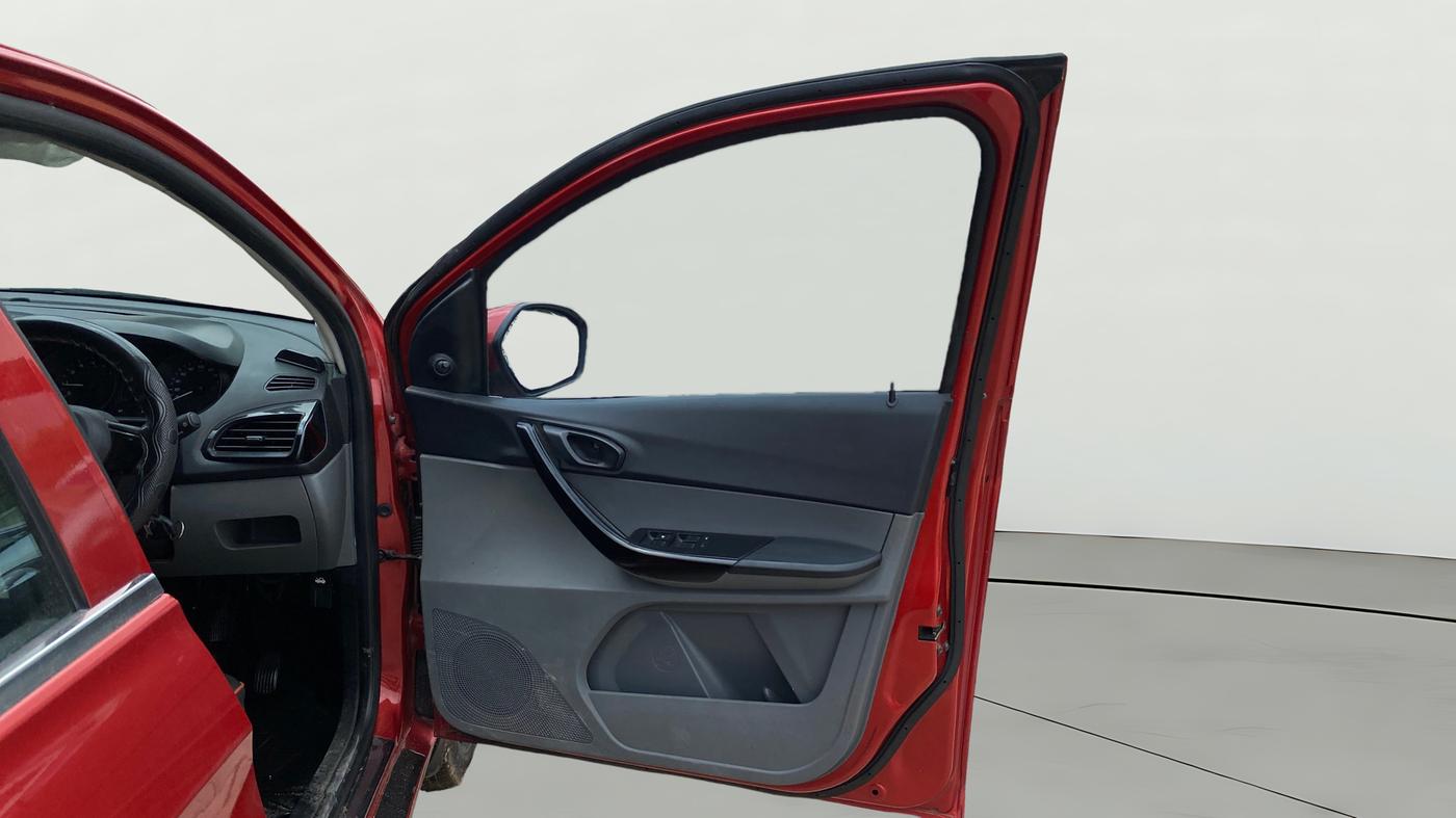2018 Tata TIGOR XM PETROL, CNG, Manual, 92,069 km, RHS Front Door