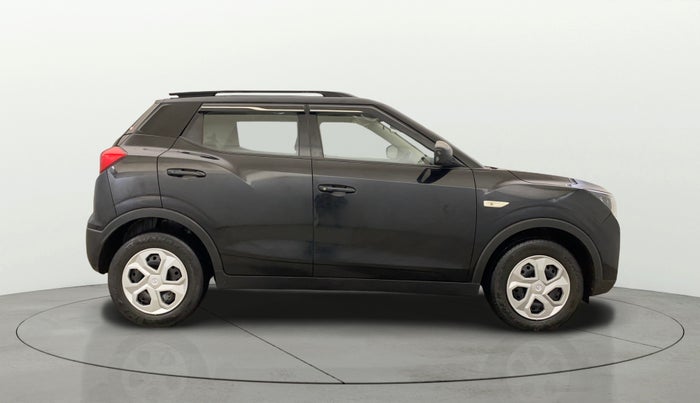 2023 Mahindra XUV300 W4 1.2 PETROL, Petrol, Manual, 52,472 km, Right Side View