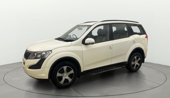 2017 Mahindra XUV500 W6 AT 1.99, Diesel, Automatic, 64,287 km, Left Front Diagonal