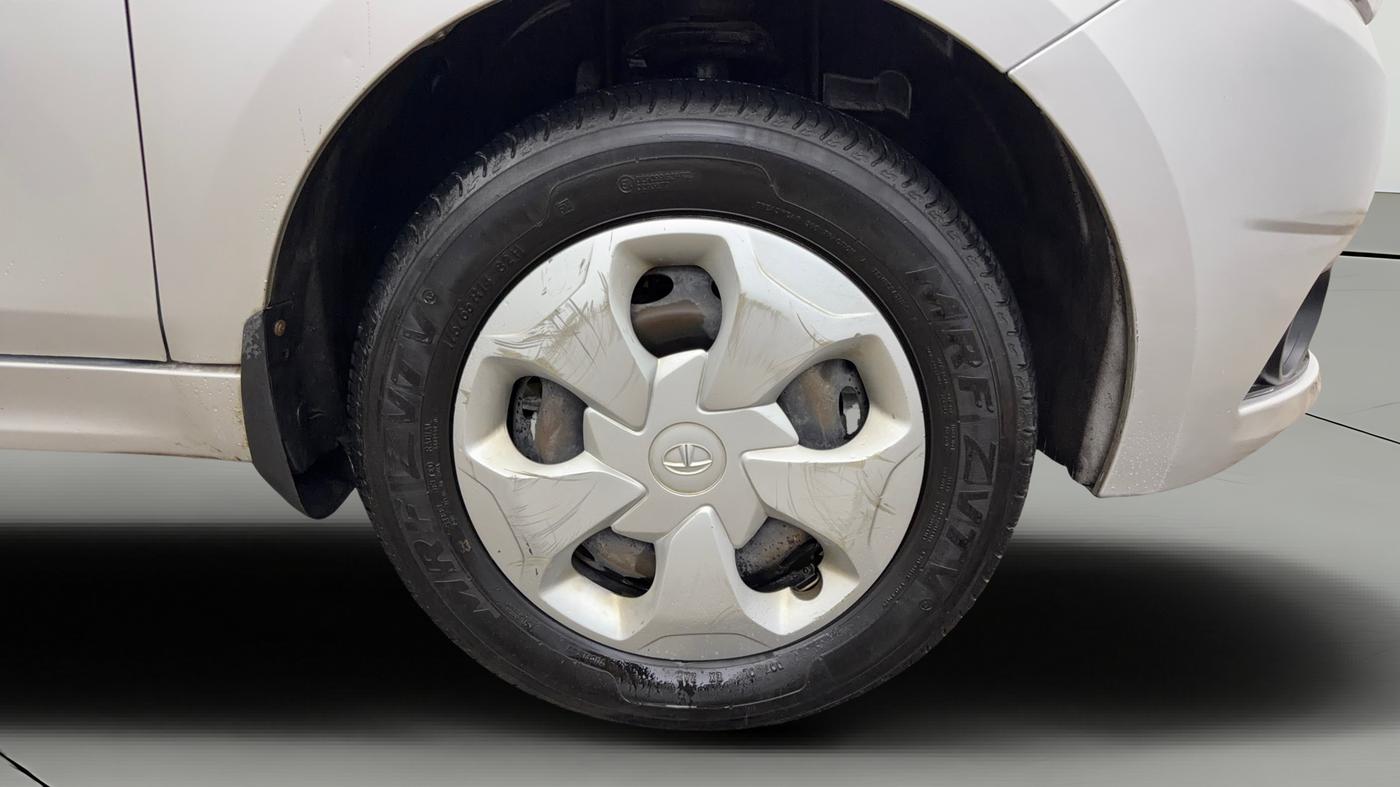 2018 Tata Tiago XT PETROL, Petrol, Manual, 57,171 km, Right Front Wheel