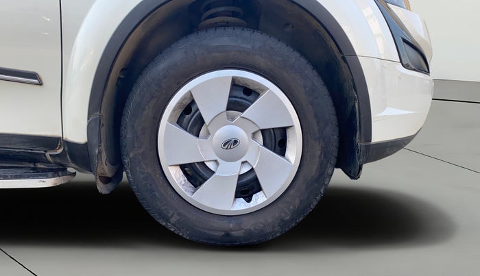 2017 Mahindra XUV500 W6, Diesel, Manual, 37,310 km, Right Front Wheel