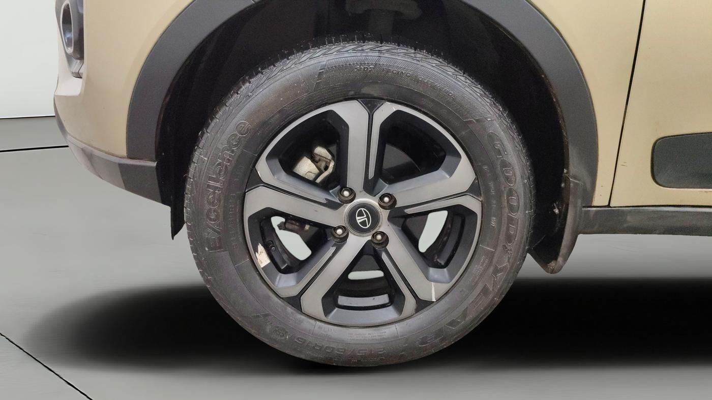 2022 Tata NEXON XZA PLUS (PREMIUM) KAZIRANGA DIESEL, Diesel, Automatic, 23,508 km, Left Front Wheel