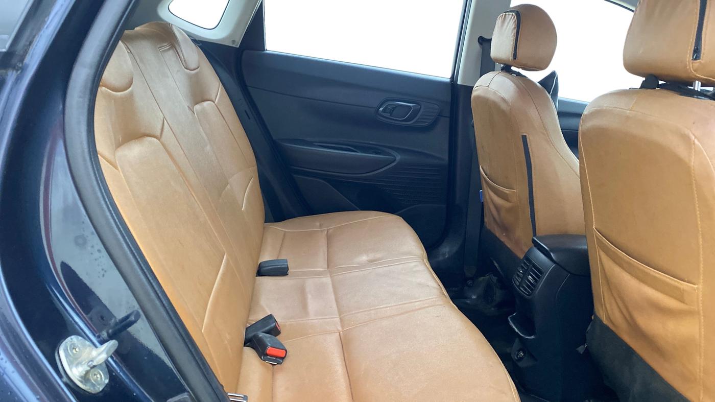 2022 Hyundai NEW I20 SPORTZ 1.2 MT, Petrol, Manual, 33,032 km, Right Side Rear Door Cabin