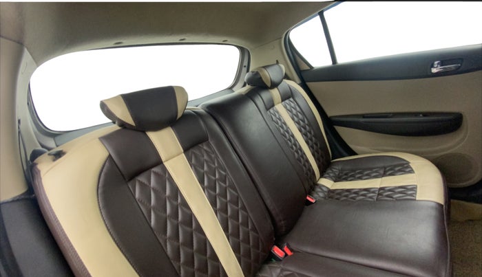 2013 Hyundai i20 SPORTZ 1.4 CRDI, Diesel, Manual, 1,48,956 km, Right Side Rear Door Cabin