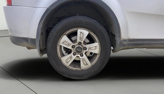 2014 Mahindra XUV500 W8, Diesel, Manual, 1,41,065 km, Right Rear Wheel