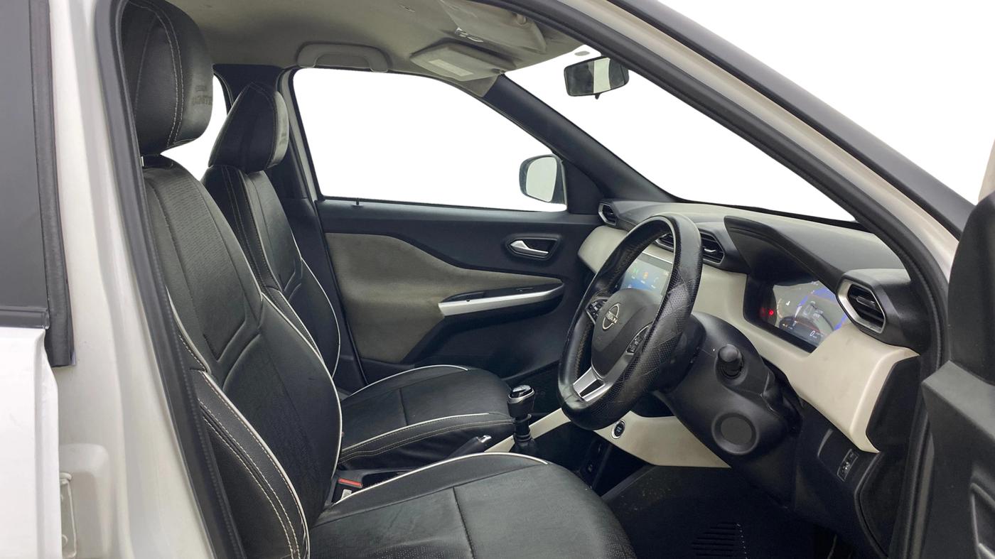 2022 Nissan MAGNITE XV MT, Petrol, Manual, 80,477 km, Right Side Front Door Cabin