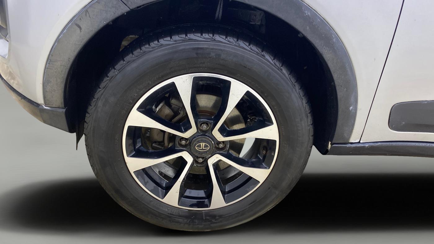 2020 Tata NEXON XZA PLUS PETROL, Petrol, Automatic, 1,27,344 km, Left Front Wheel