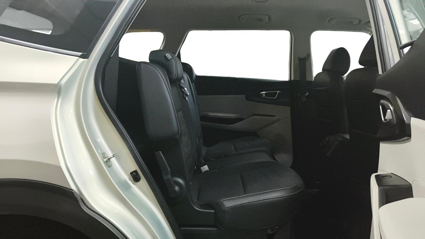 2025 KIA Carens Clavis HTK 1.5 Petrol MT, Petrol, Manual, 2,252 km, Right Side Rear Door Cabin