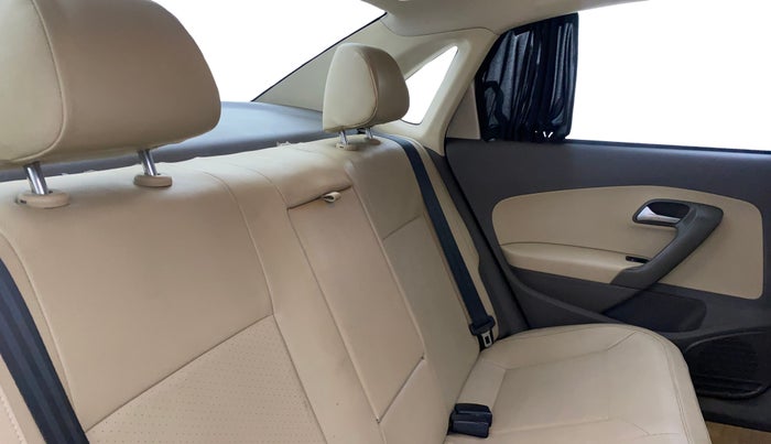 2016 Volkswagen Vento HIGHLINE 1.6 MPI, Petrol, Manual, 1,02,598 km, Right Side Rear Door Cabin