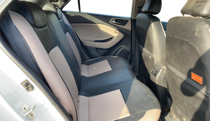 2016 Hyundai Elite i20 MAGNA 1.2, Petrol, Manual, 58,253 km, Right Side Rear Door Cabin