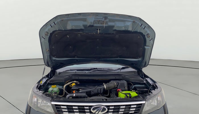 2019 Mahindra XUV300 W6 1.2 PETROL, Petrol, Manual, 1,37,766 km, Open Bonet