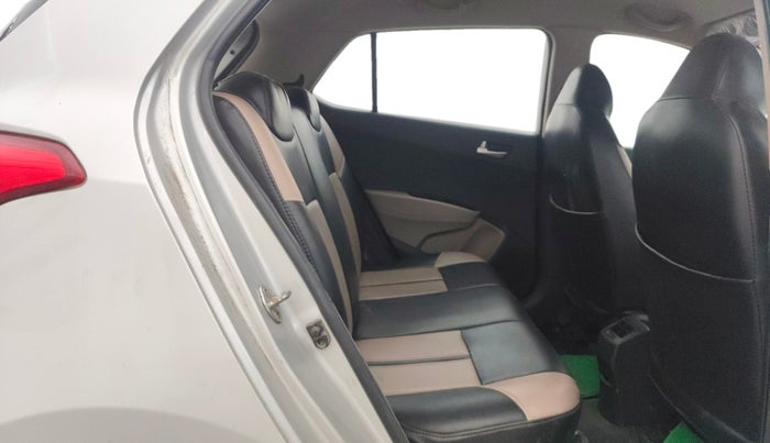 2016 Hyundai Grand i10 SPORTZ 1.2 KAPPA VTVT, CNG, Manual, 80,145 km, Right Side Rear Door Cabin