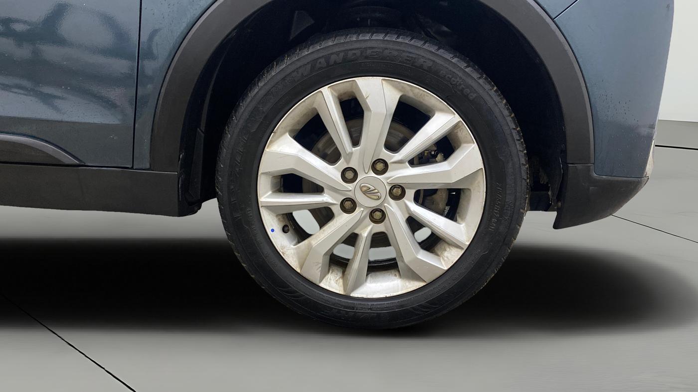 2019 Mahindra XUV300 W8 1.5 DIESEL AMT, Diesel, Automatic, 73,135 km, Right Front Wheel