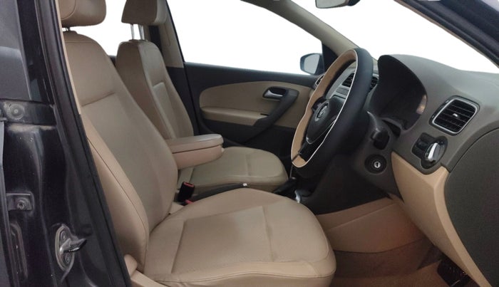 2016 Volkswagen Vento HIGHLINE 1.5 AT, Diesel, Automatic, 1,48,434 km, Right Side Front Door Cabin