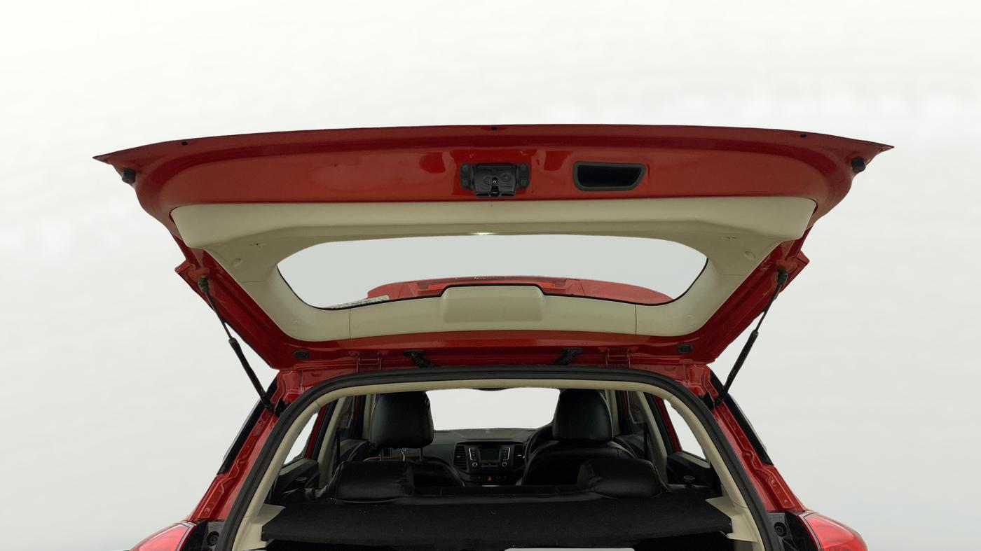 2022 Mahindra XUV300 W6 1.2 PETROL, Petrol, Manual, 22,804 km, Boot Door Open