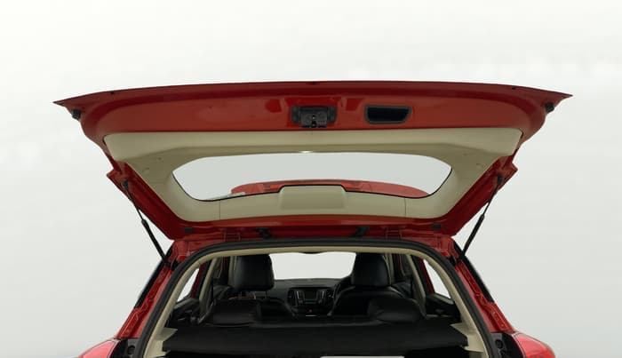 2022 Mahindra XUV300 W6 1.2 PETROL, Petrol, Manual, 22,804 km, Boot Door Open