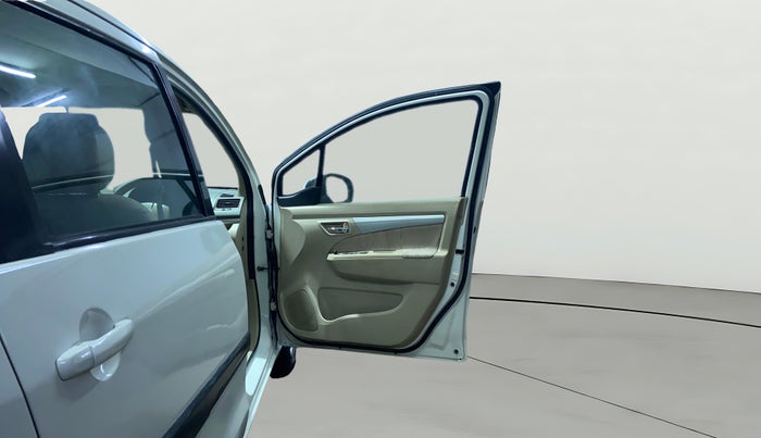 2013 Maruti Ertiga ZDI, Diesel, Manual, 75,488 km, RHS Front Door