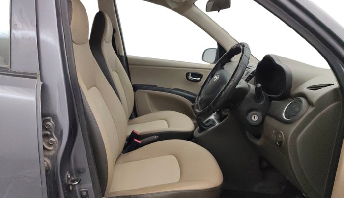 2015 Hyundai i10 SPORTZ 1.1, CNG, Manual, 1,03,317 km, Right Side Front Door Cabin