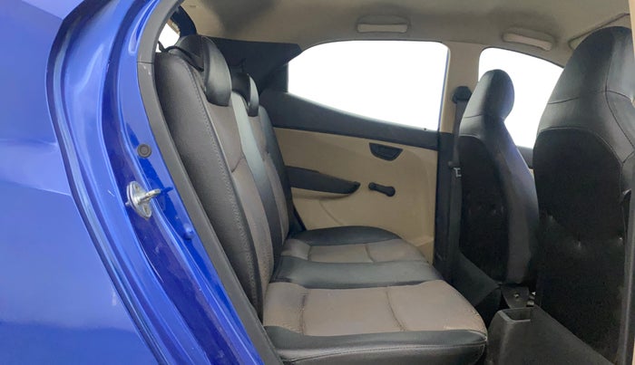 2014 Hyundai Eon MAGNA +, Petrol, Manual, 42,265 km, Right Side Rear Door Cabin