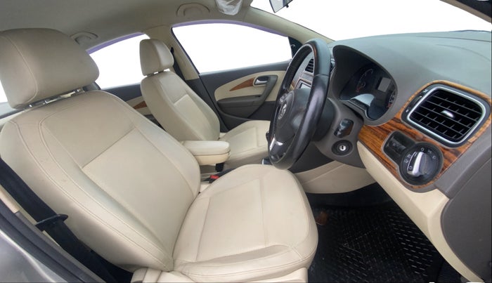 2012 Volkswagen Vento HIGHLINE DIESEL 1.6, Diesel, Manual, 78,935 km, Right Side Front Door Cabin