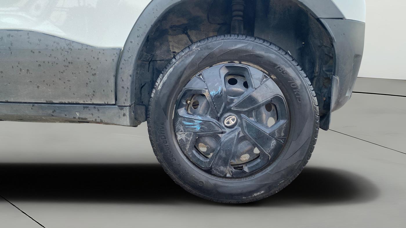 2022 Tata PUNCH ADVENTURE MT, Petrol, Manual, 29,257 km, Left Rear Wheel