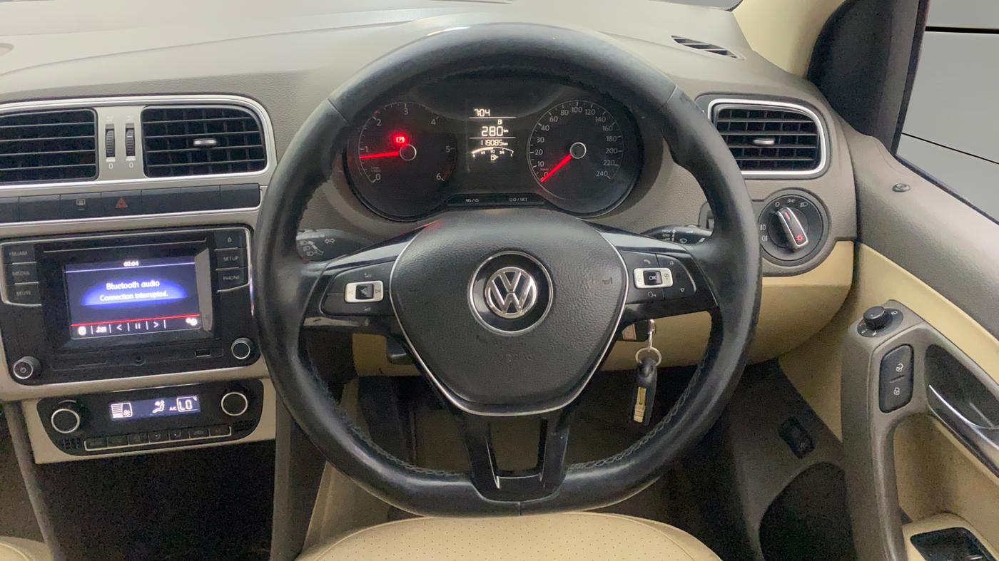 2016 Volkswagen Vento HIGHLINE DIESEL 1.5, Diesel, Manual, 1,19,043 km, Steering Wheel Close Up