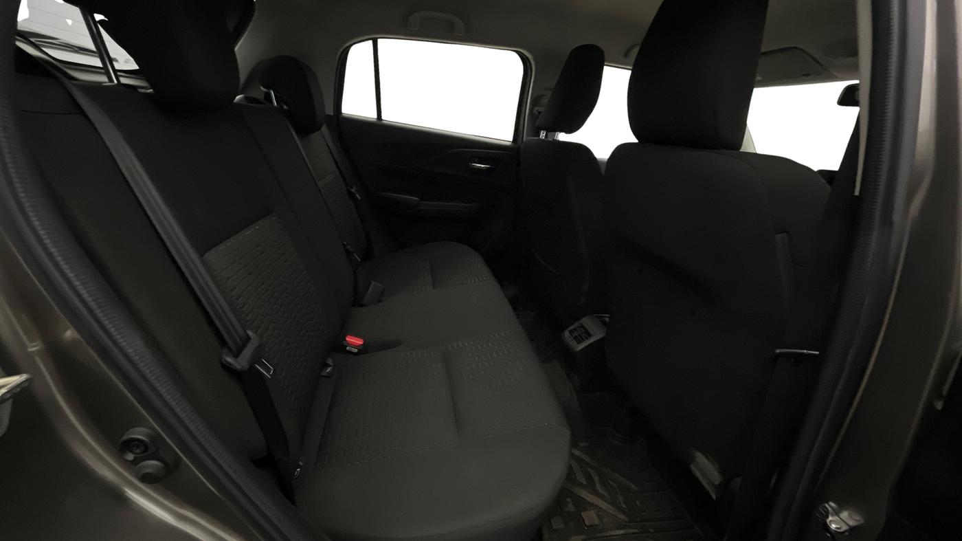 2025 Maruti Swift ZXi AMT, Petrol, Automatic, 11,156 km, Right Side Rear Door Cabin