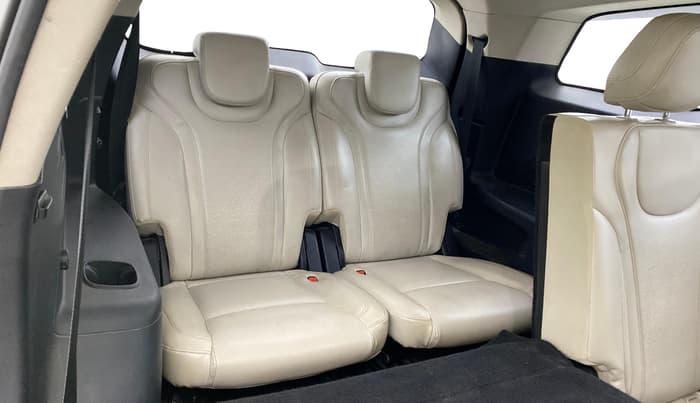 2022 Mahindra XUV700 AX 7 D MT 7 STR, Diesel, Manual, 1,42,388 km, Third Seat Row ( optional )