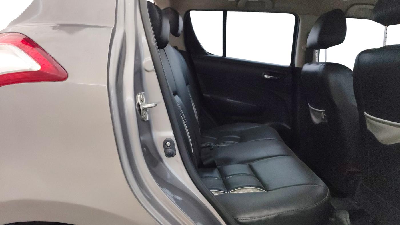 2013 Maruti Swift ZXI, Petrol, Manual, 46,487 km, Right Side Rear Door Cabin