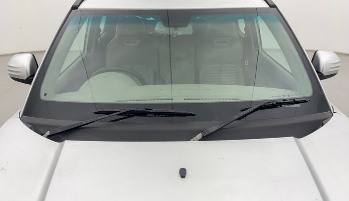 2016 Mahindra Kuv100 K8 6 STR, Petrol, Manual, 62,940 km, Front Windshield