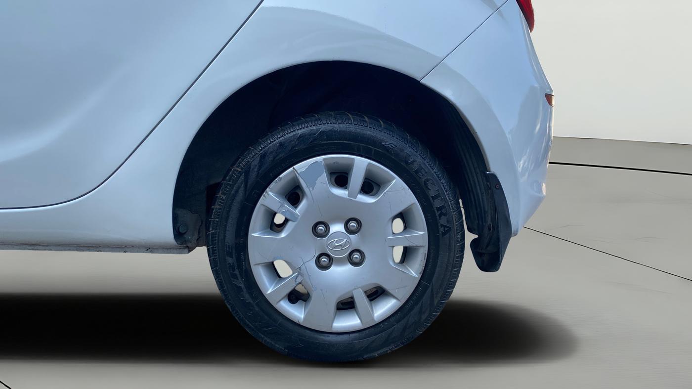 2014 Hyundai i20 MAGNA 1.2, Petrol, Manual, 69,209 km, Left Rear Wheel