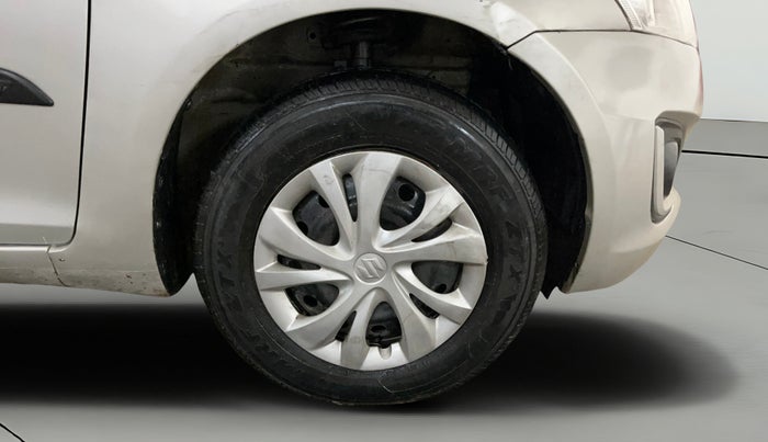 2016 Maruti Swift VXI, Petrol, Manual, 69,396 km, Right Front Wheel