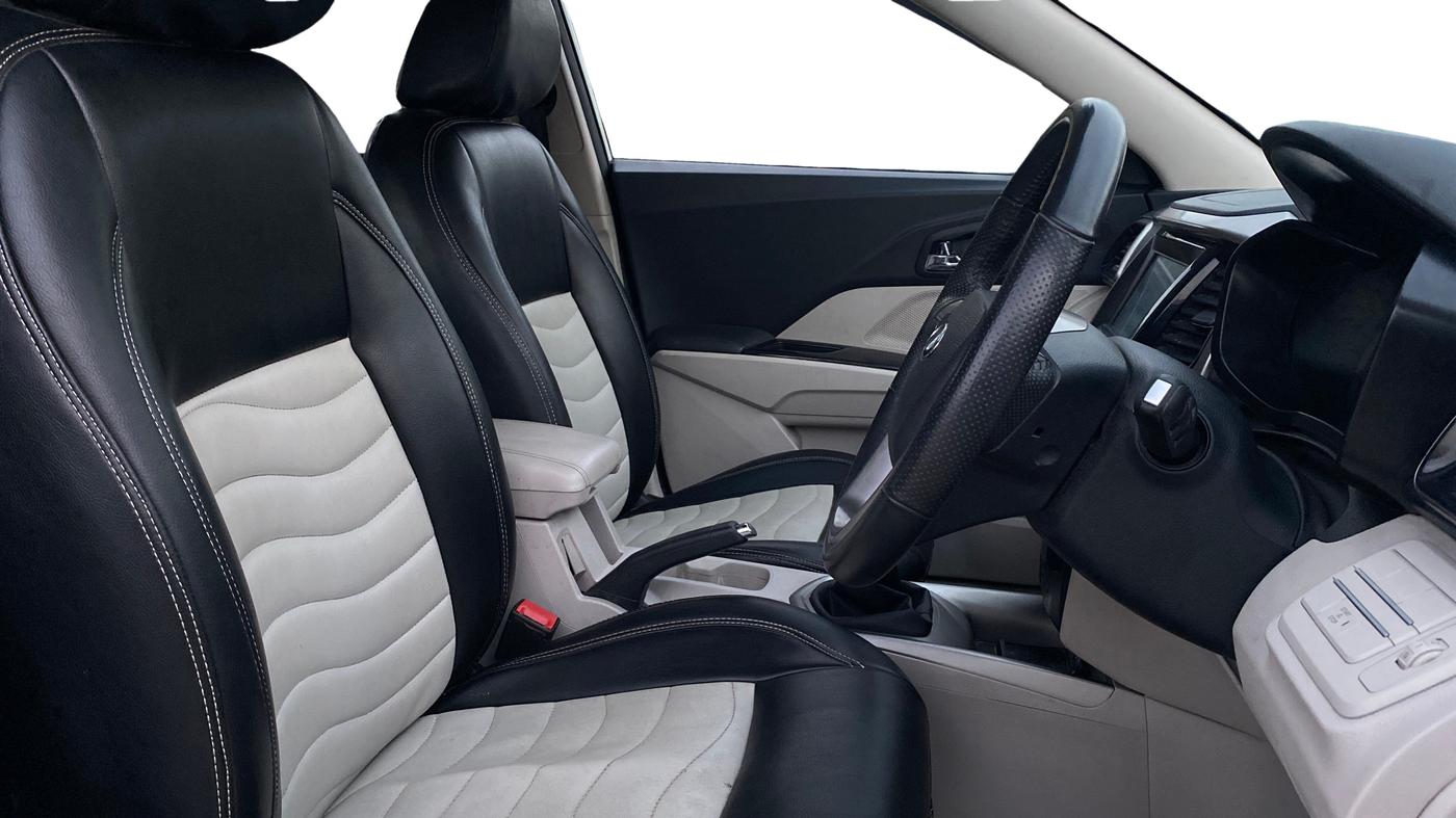 2021 Mahindra XUV300 W8 1.2 PETROL, Petrol, Manual, 38,257 km, Right Side Front Door Cabin