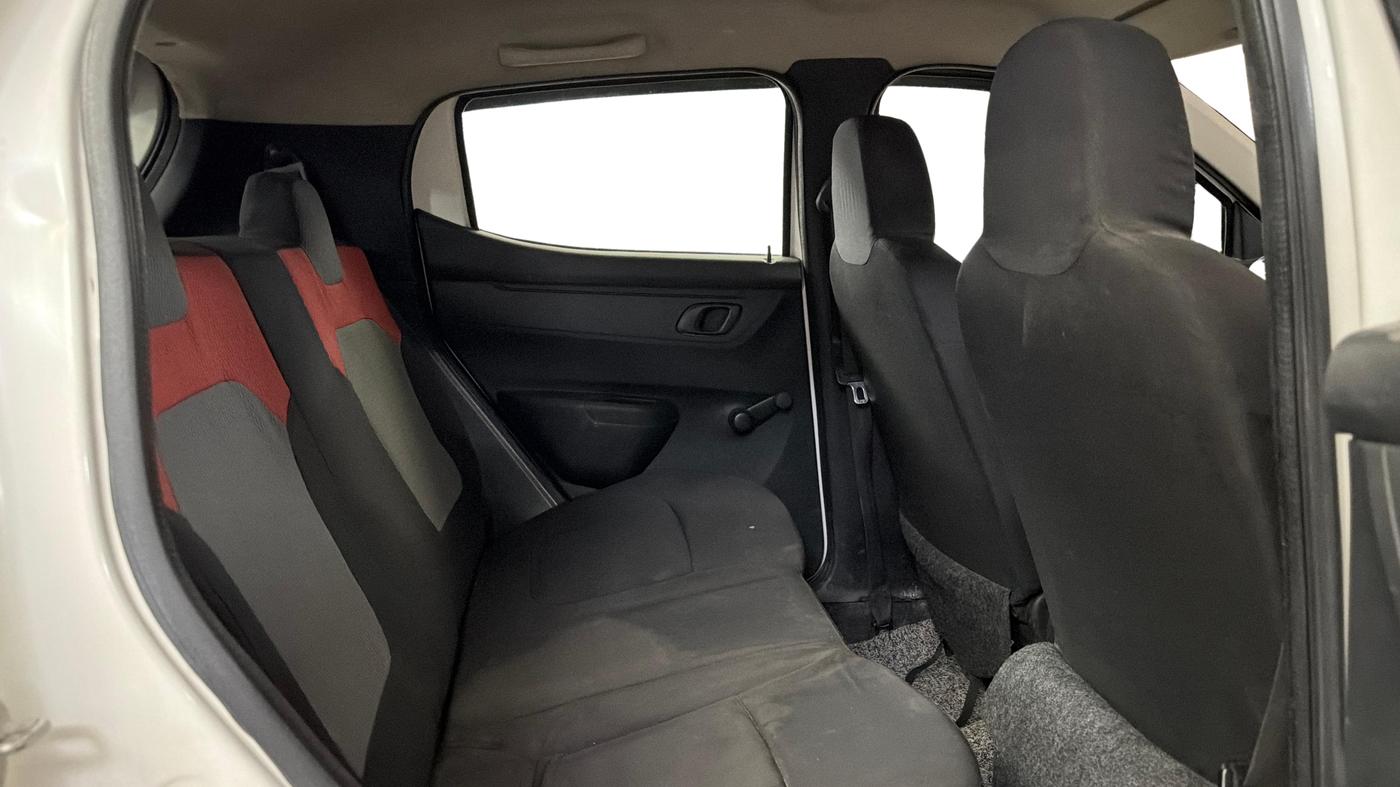 2017 Renault Kwid RXT 1.0 AMT (O), Petrol, Automatic, 1,00,783 km, Right Side Rear Door Cabin